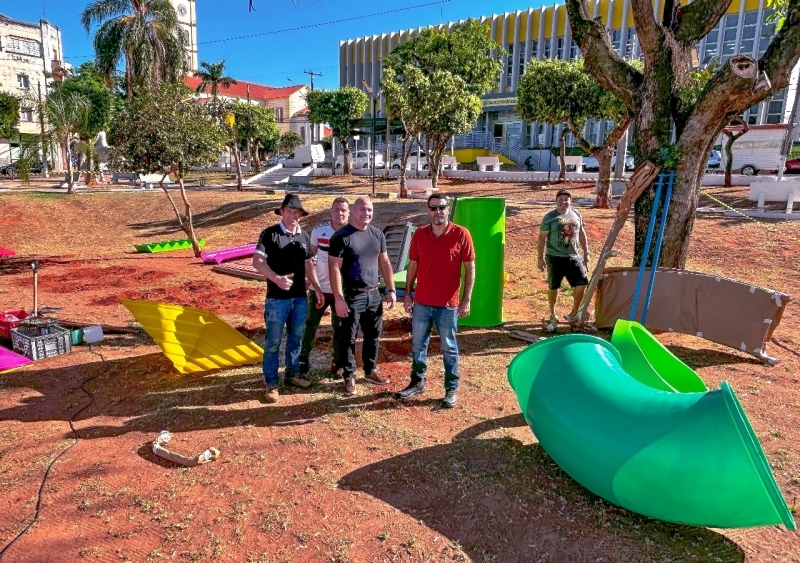 Noticia prefeitura-de-andradina-esta-instalando-playground-na-moura-andrade